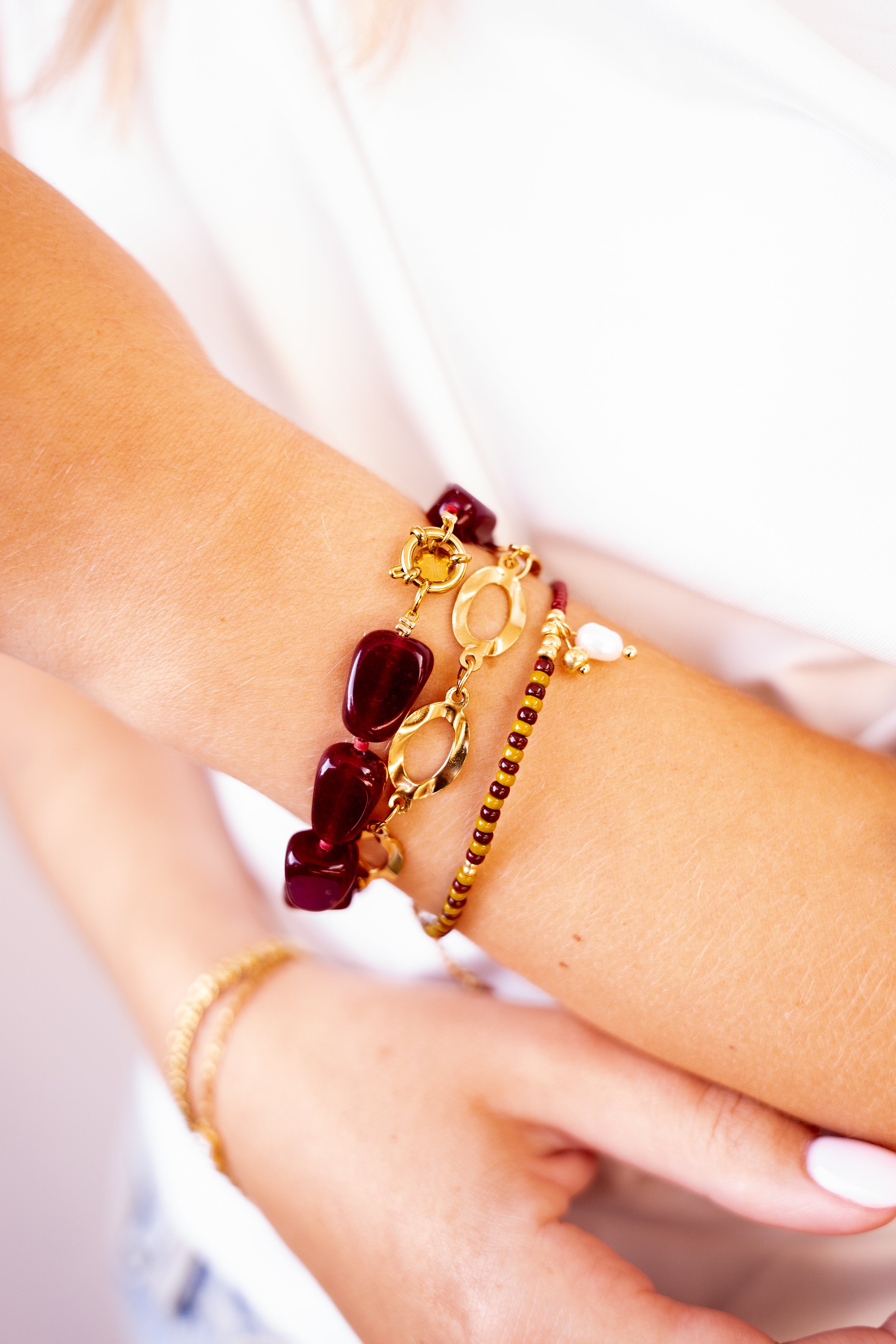 Oval frame bracelet gold