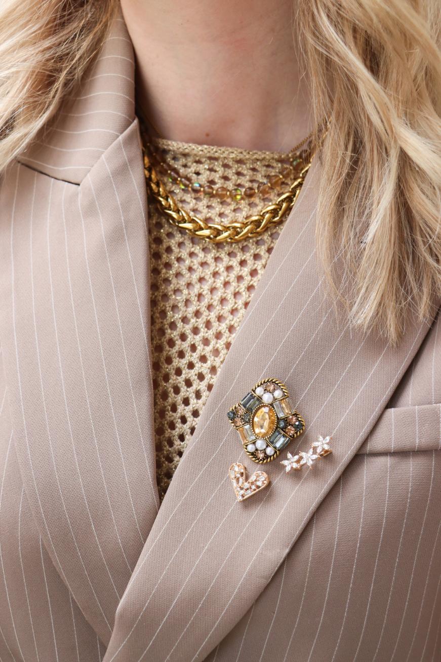 Flower broche gold