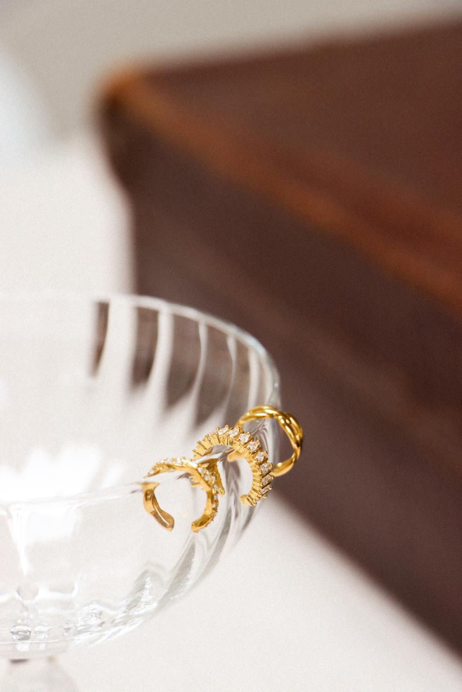 Shiny row ear cuff gold