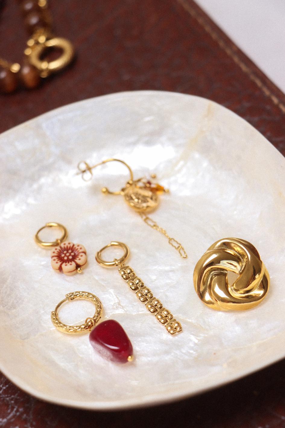 Classic square hoop gold