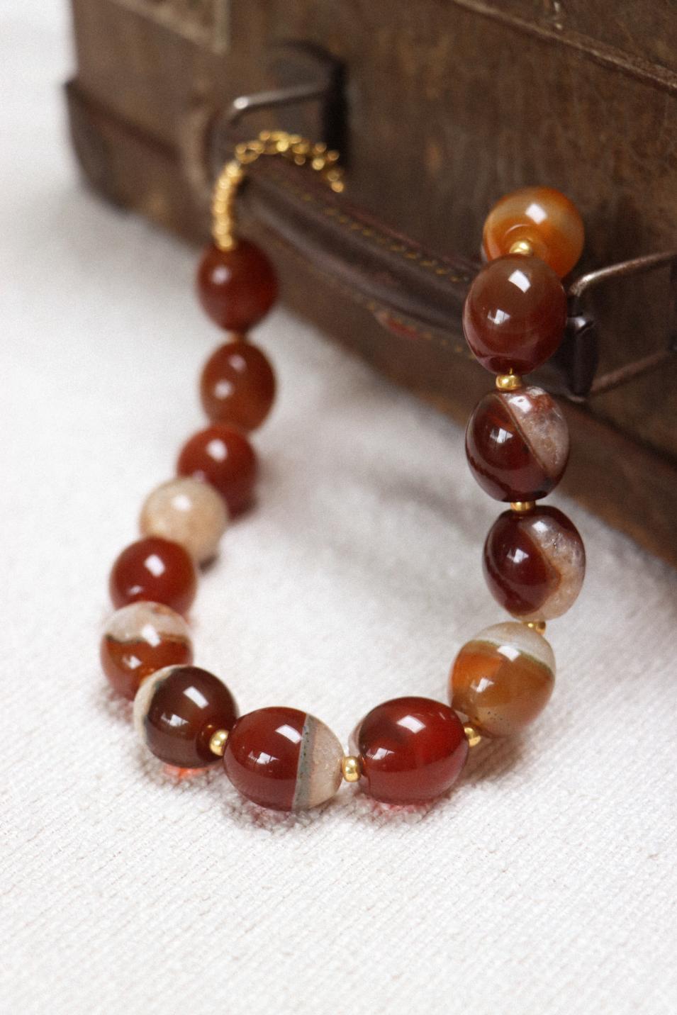 Cocoa marble necklace gold