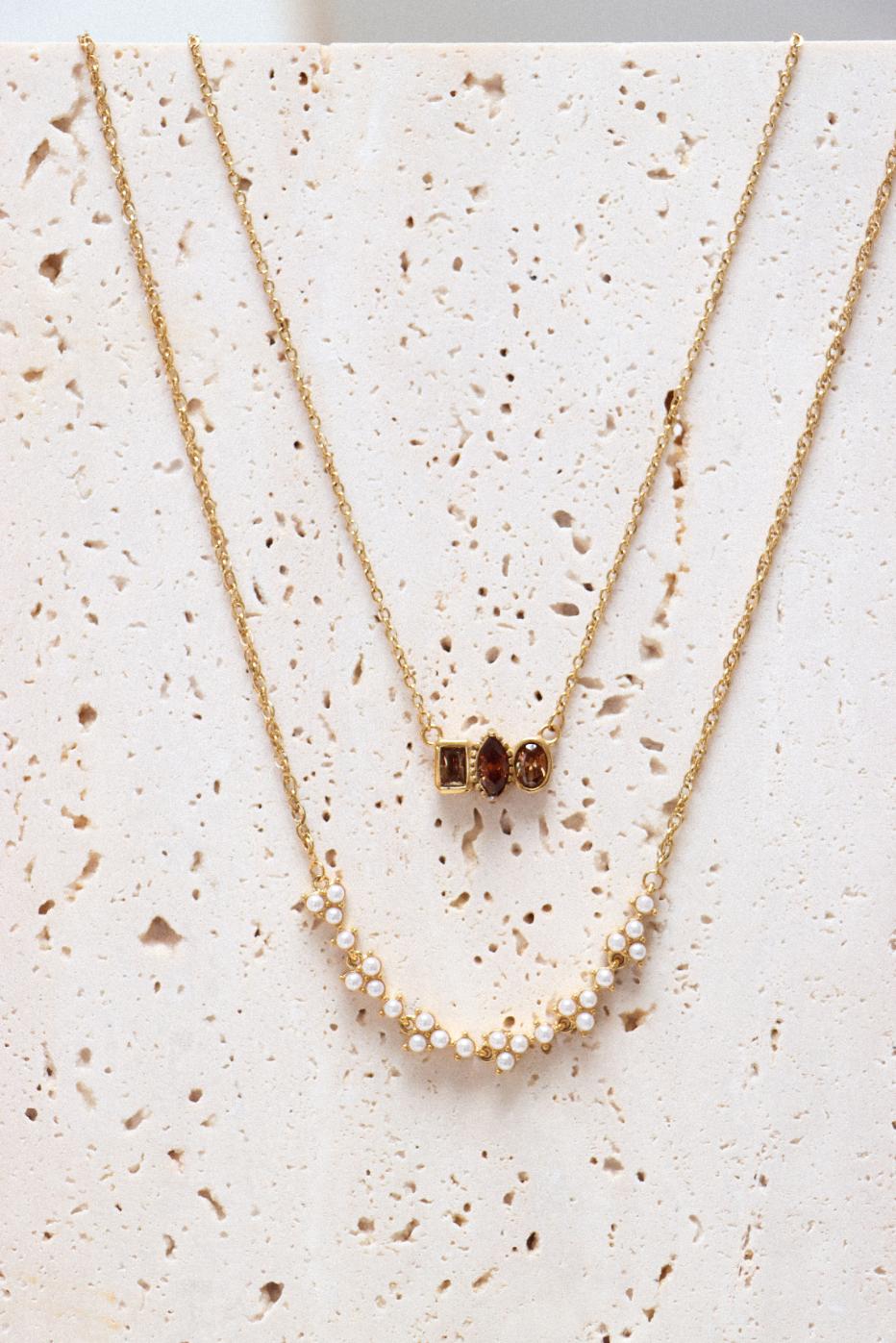 Classy pearl necklace gold