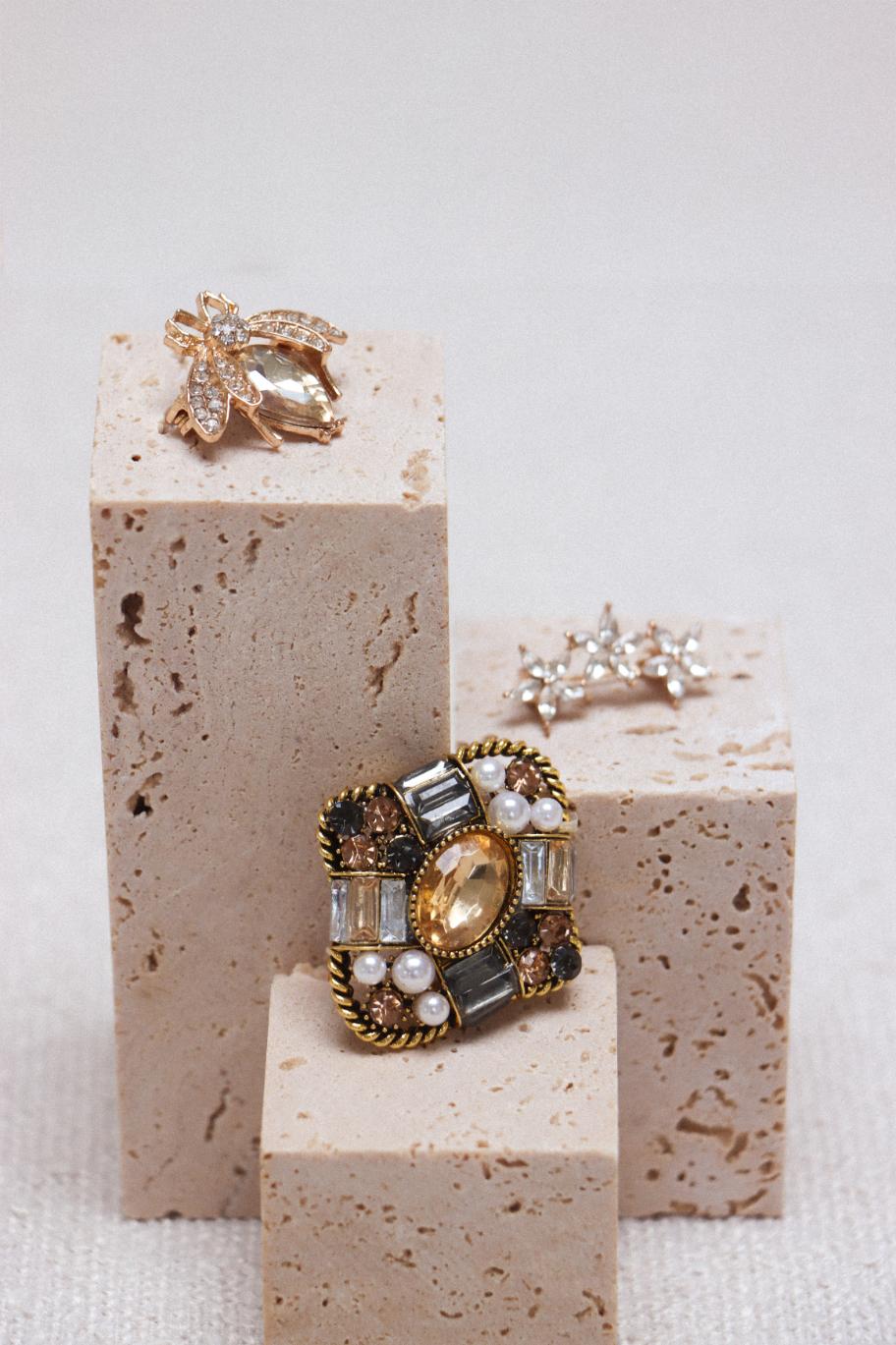 Beetle broche gold