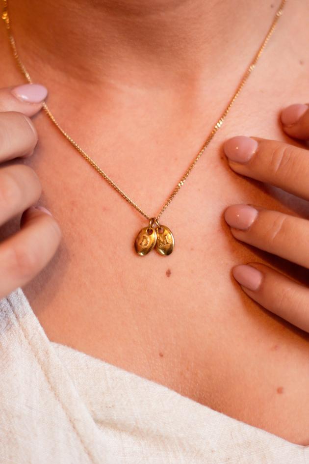Initial necklace dots gold