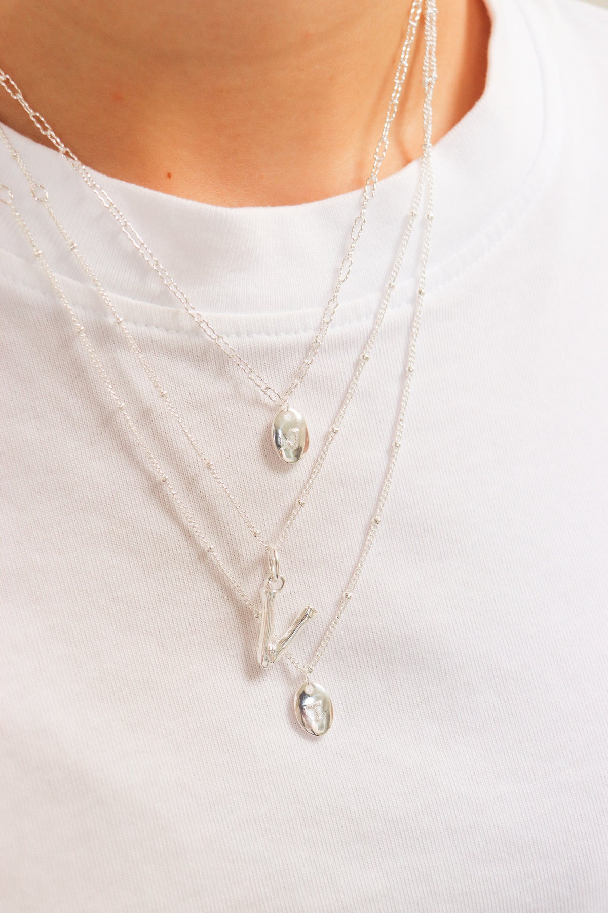 Initial necklace dots silver