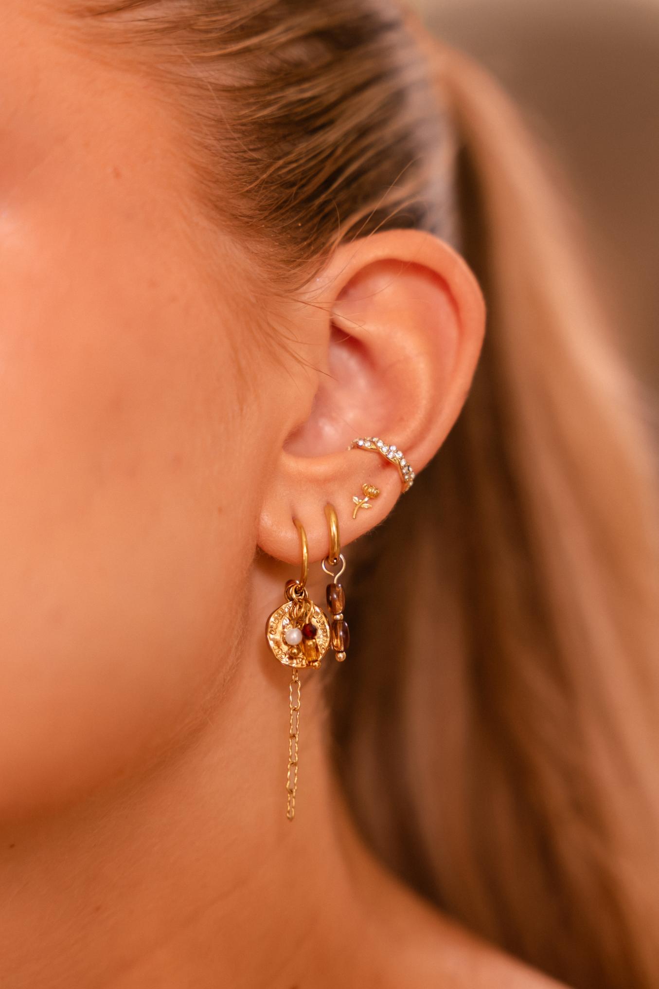 Shiny braid ear cuff gold