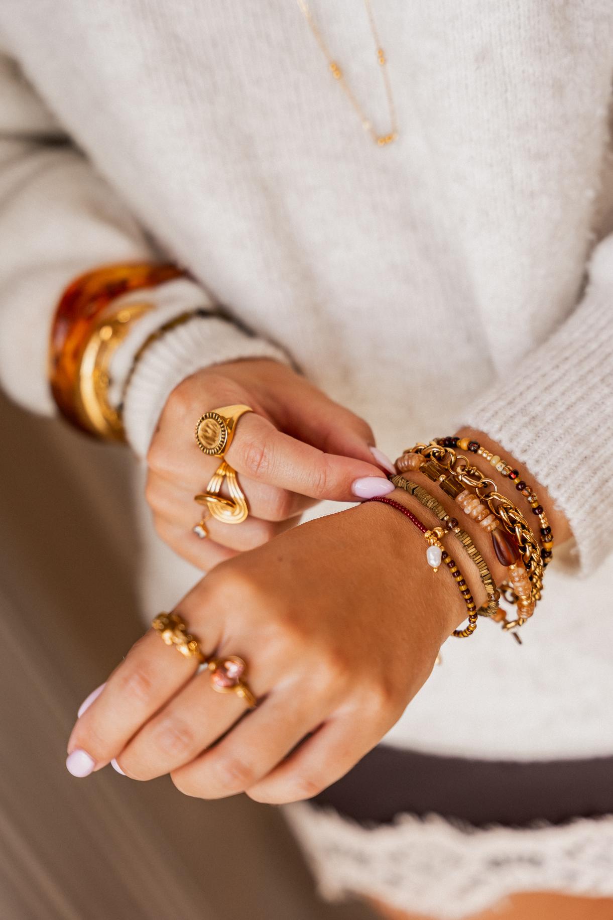 Oxblood bracelet gold