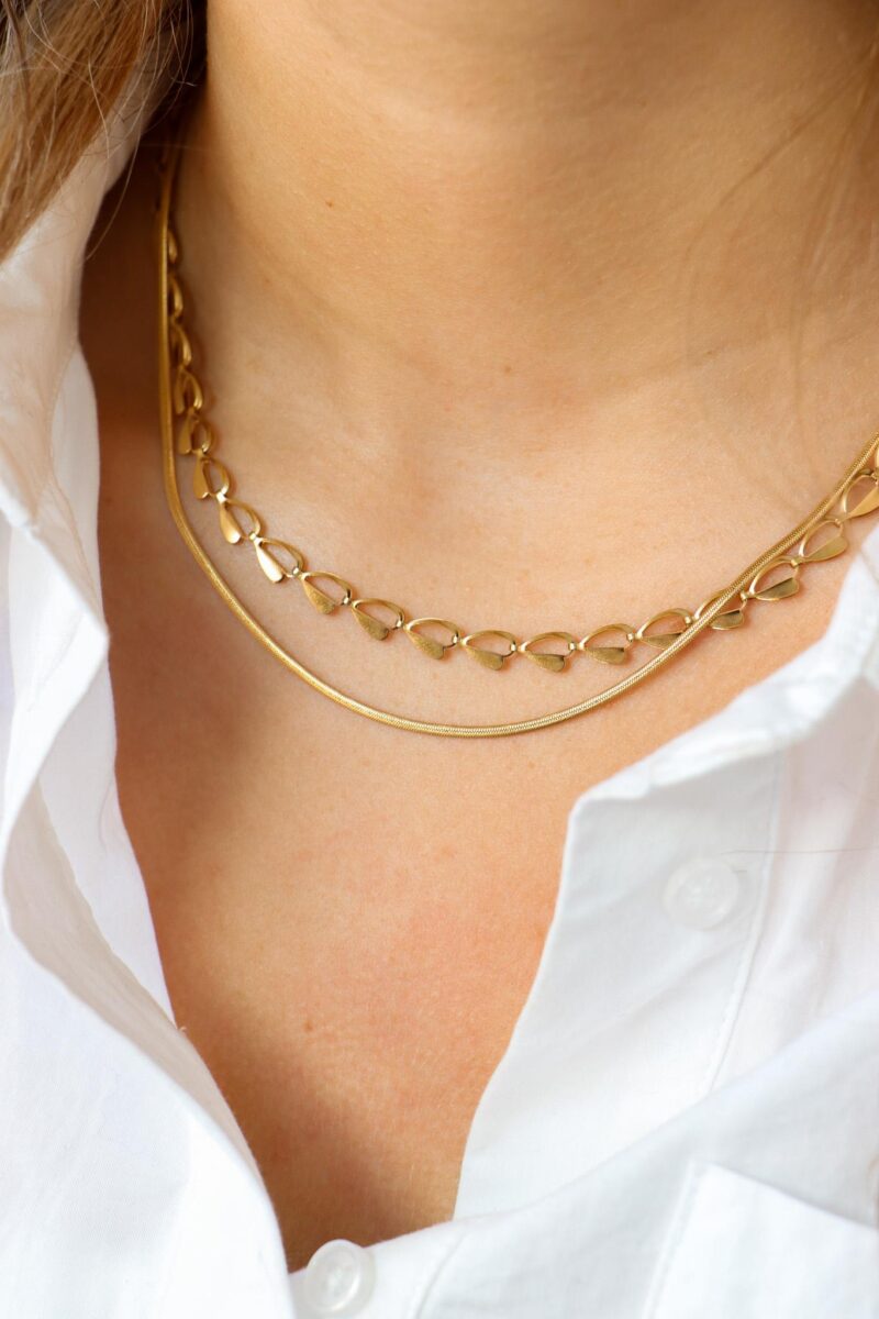 Baby smooth snake  necklace gold