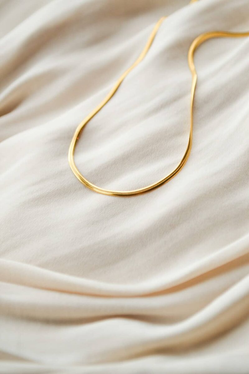 Baby smooth snake  necklace gold