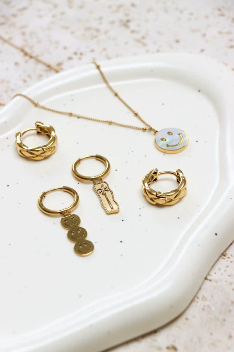 Big crisscross hoop gold