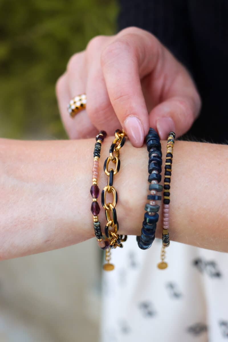 Black chain bracelet gold