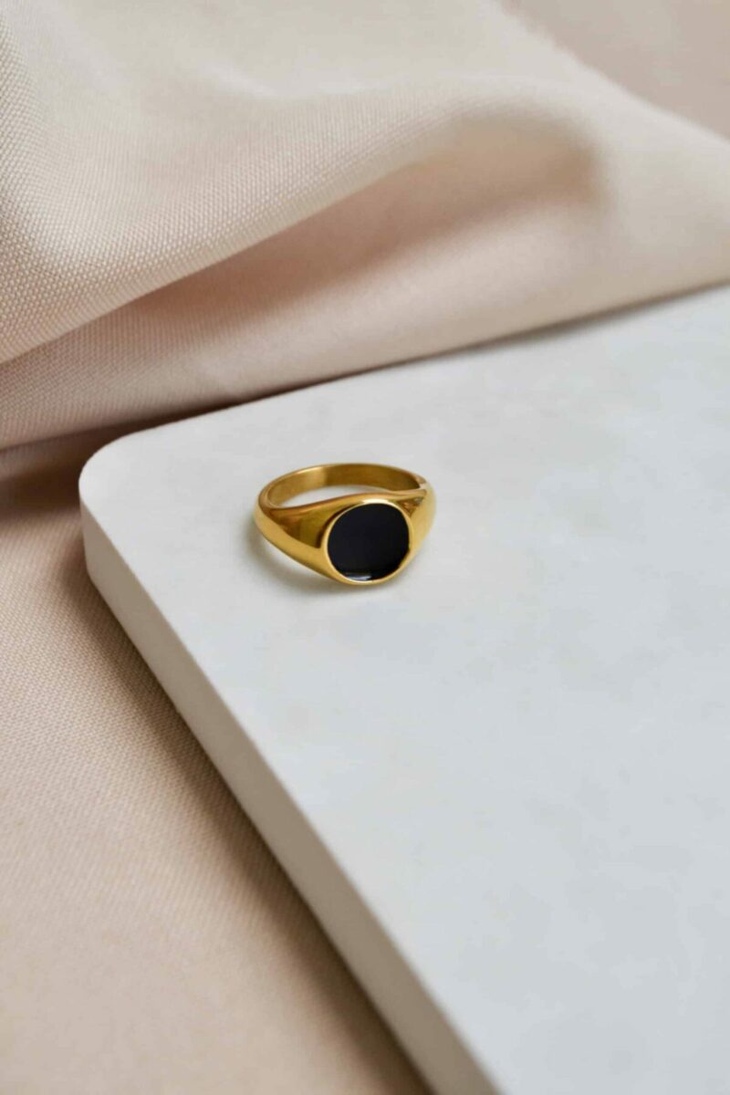 Black dot
