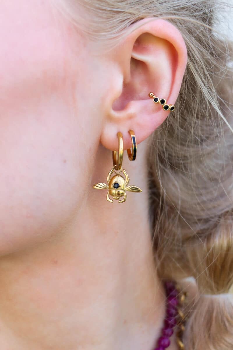 Black dots ear cuff gold