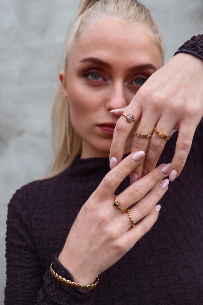 Black flower ring gold