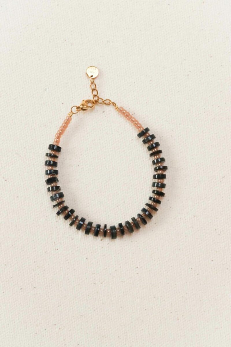 Black shell bracelet gold