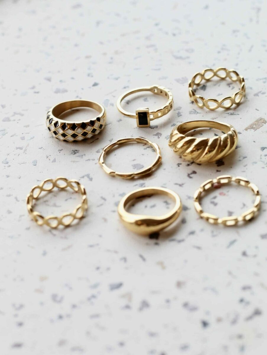 Black square ring gold