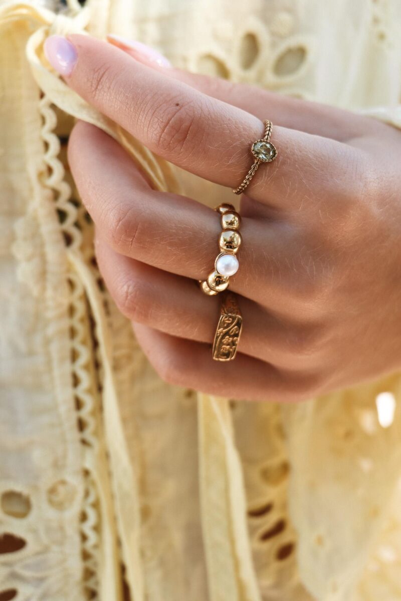 Braided green ring gold