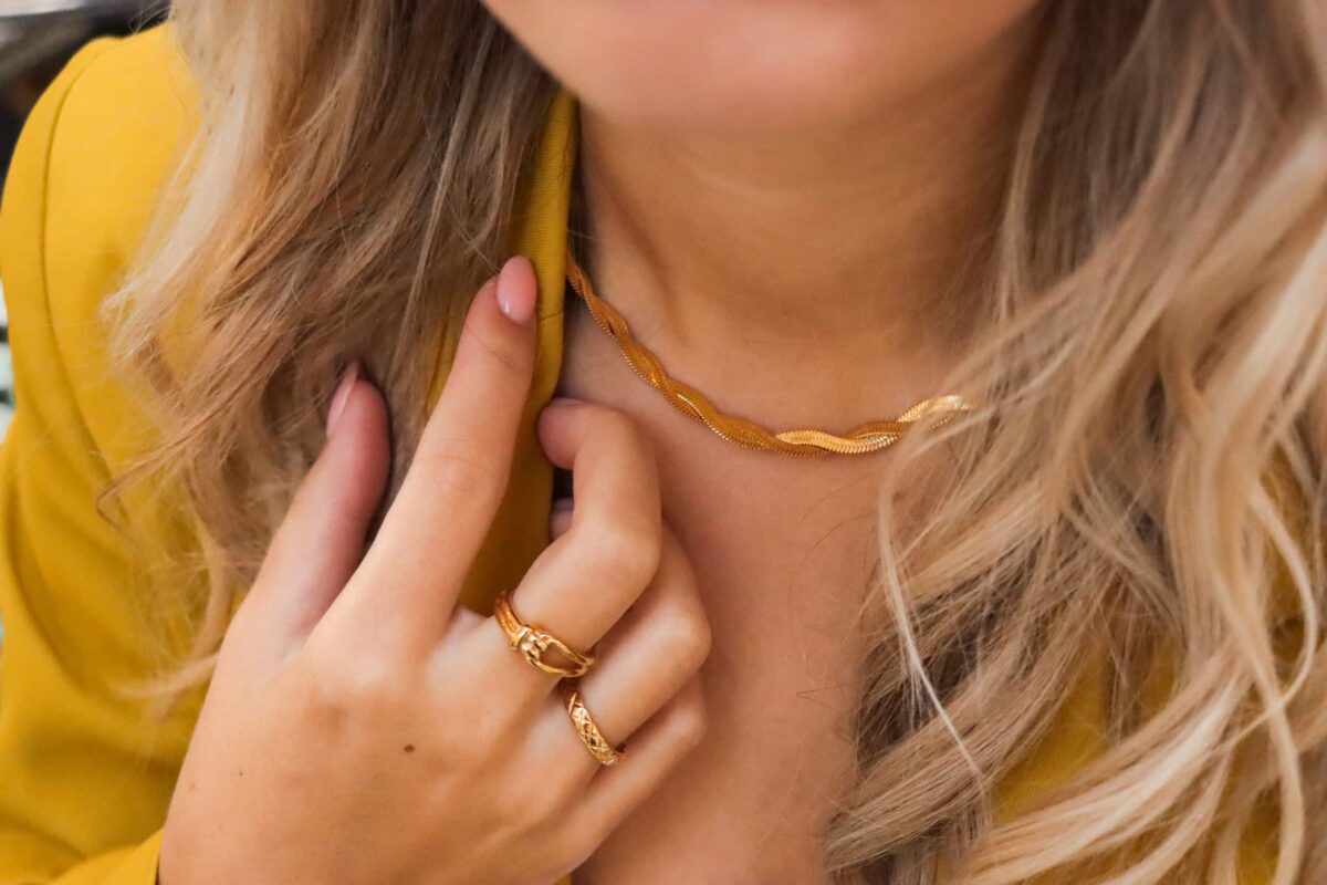 Braided snake necklace gold
