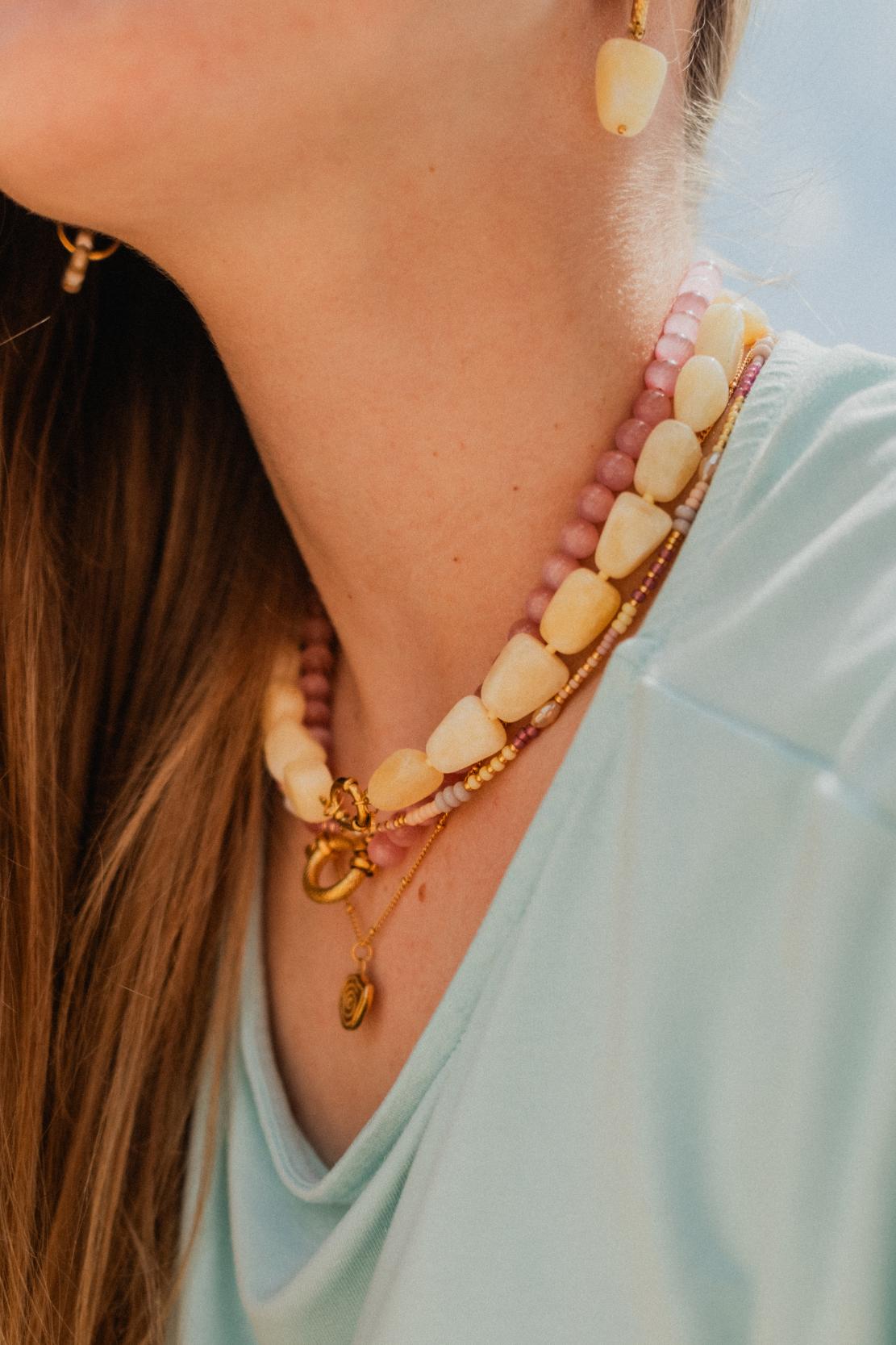 Butter yellow necklace gold