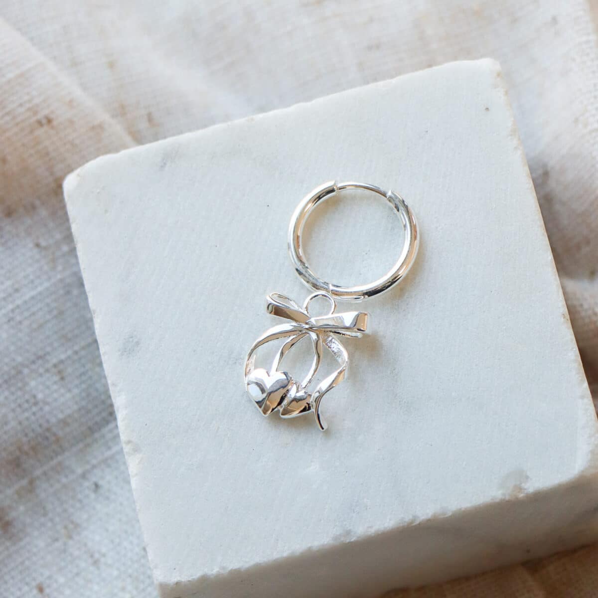 Cherry bow hoop silver