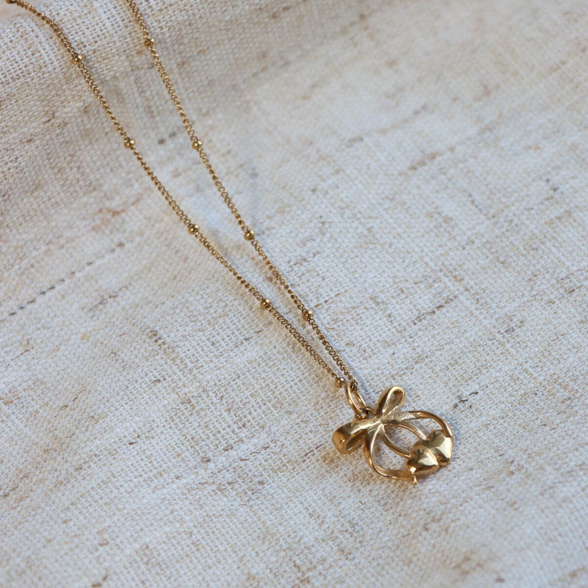 Cherry bow necklace gold