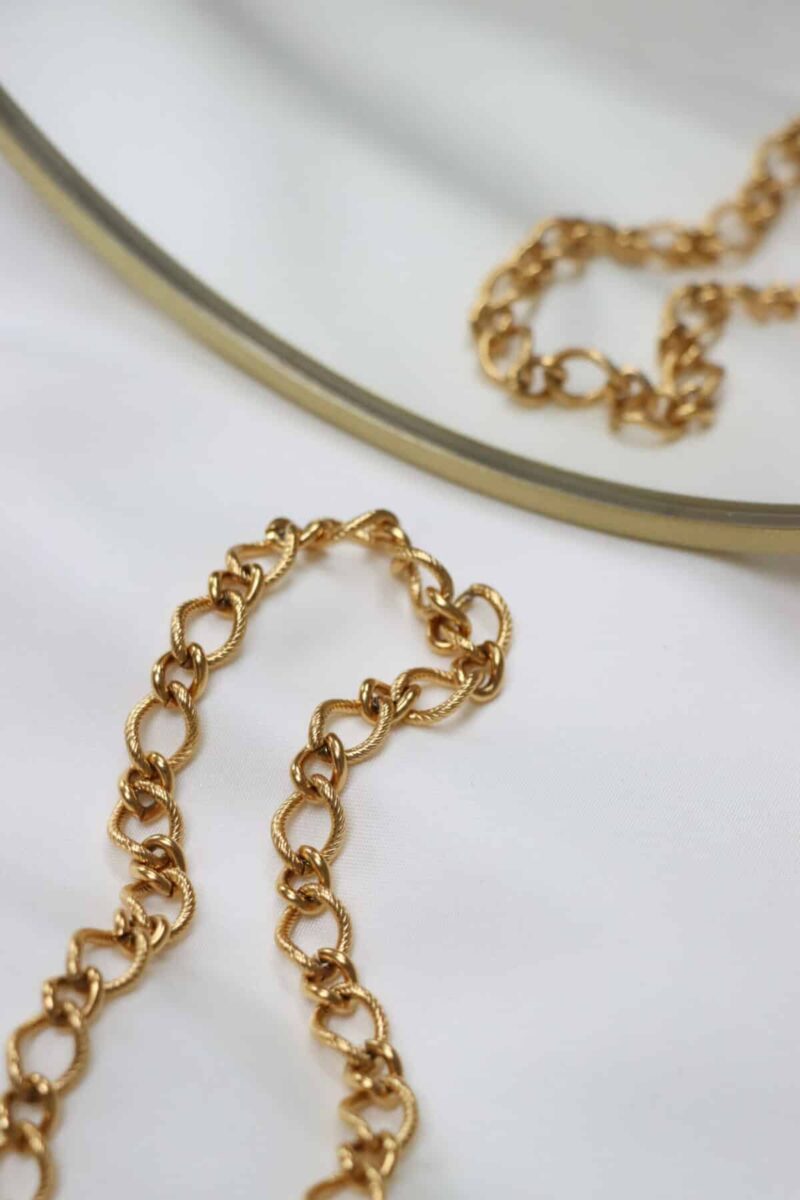 Chunky chain necklace gold