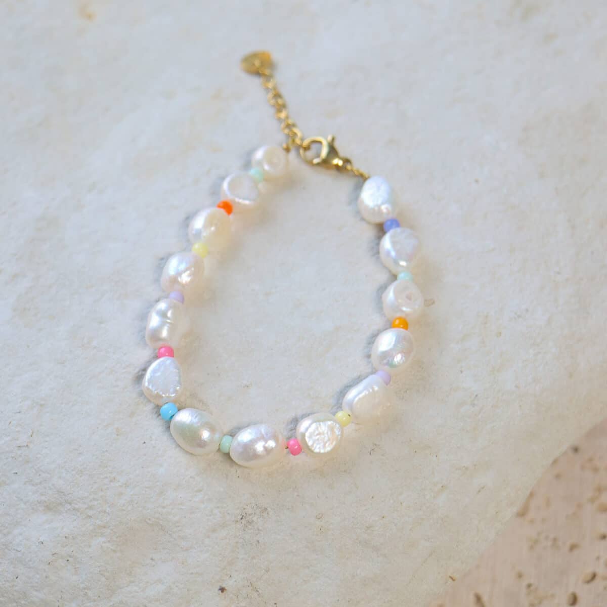 Colorful pearl bracelet gold