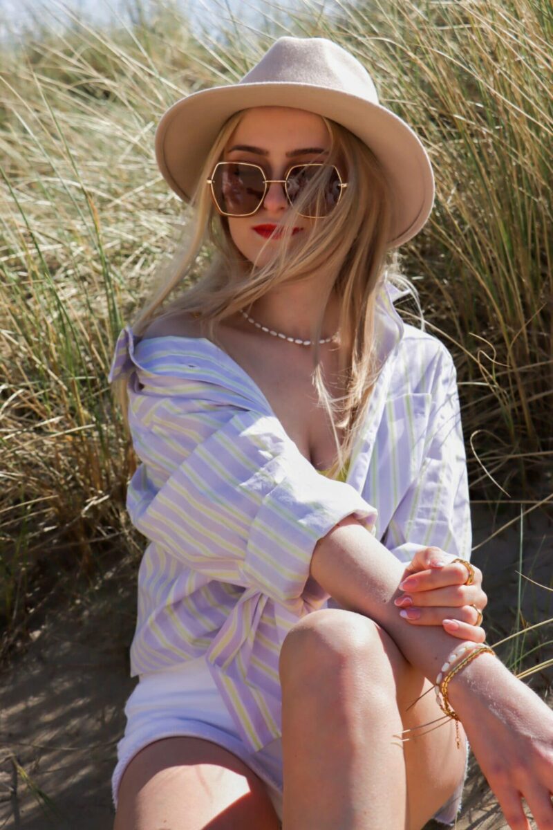 Colorful shell choker gold