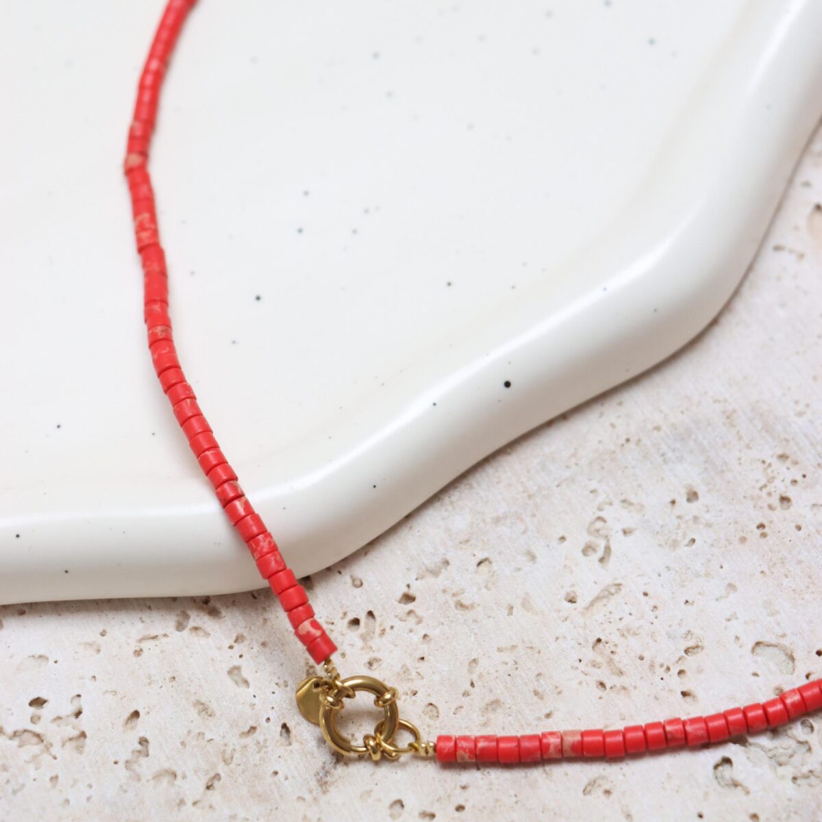 Coral kiss necklace gold