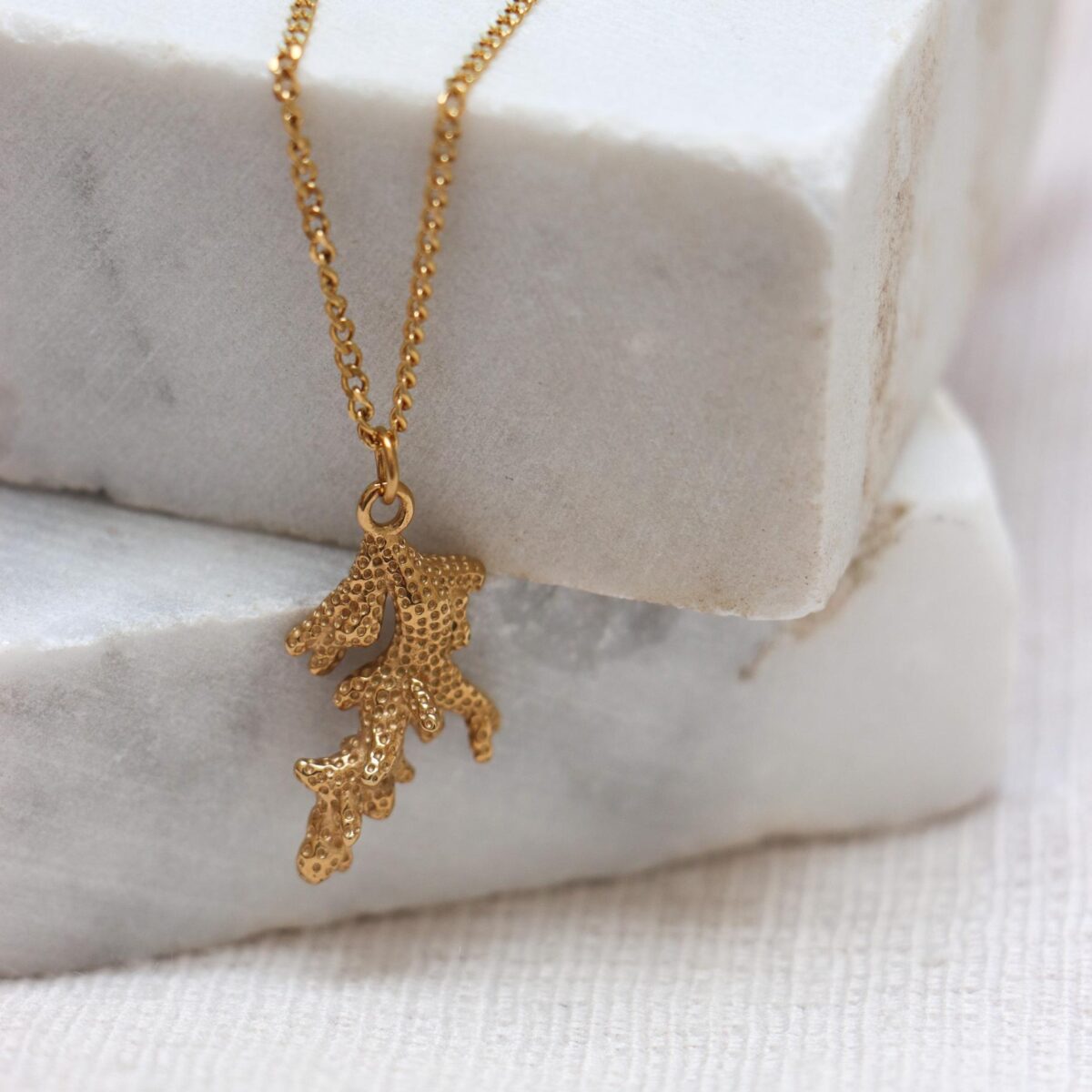 Coral necklace gold