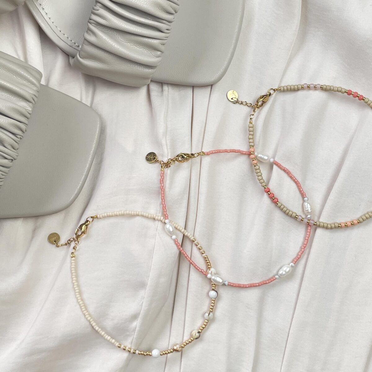 Coral pearl anklet gold