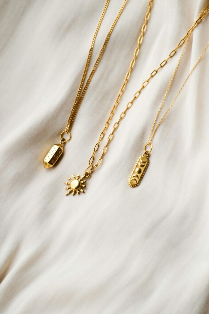 Cosmos necklace gold
