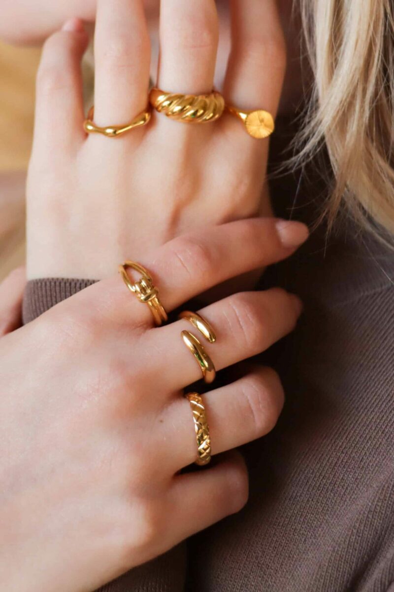 Crisscross ring gold
