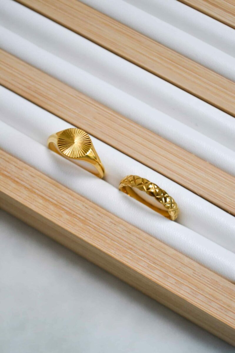 Crisscross ring gold