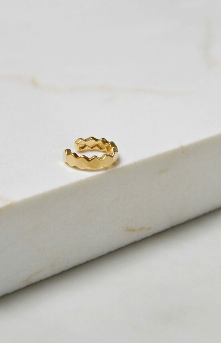 Croco ear cuff gold