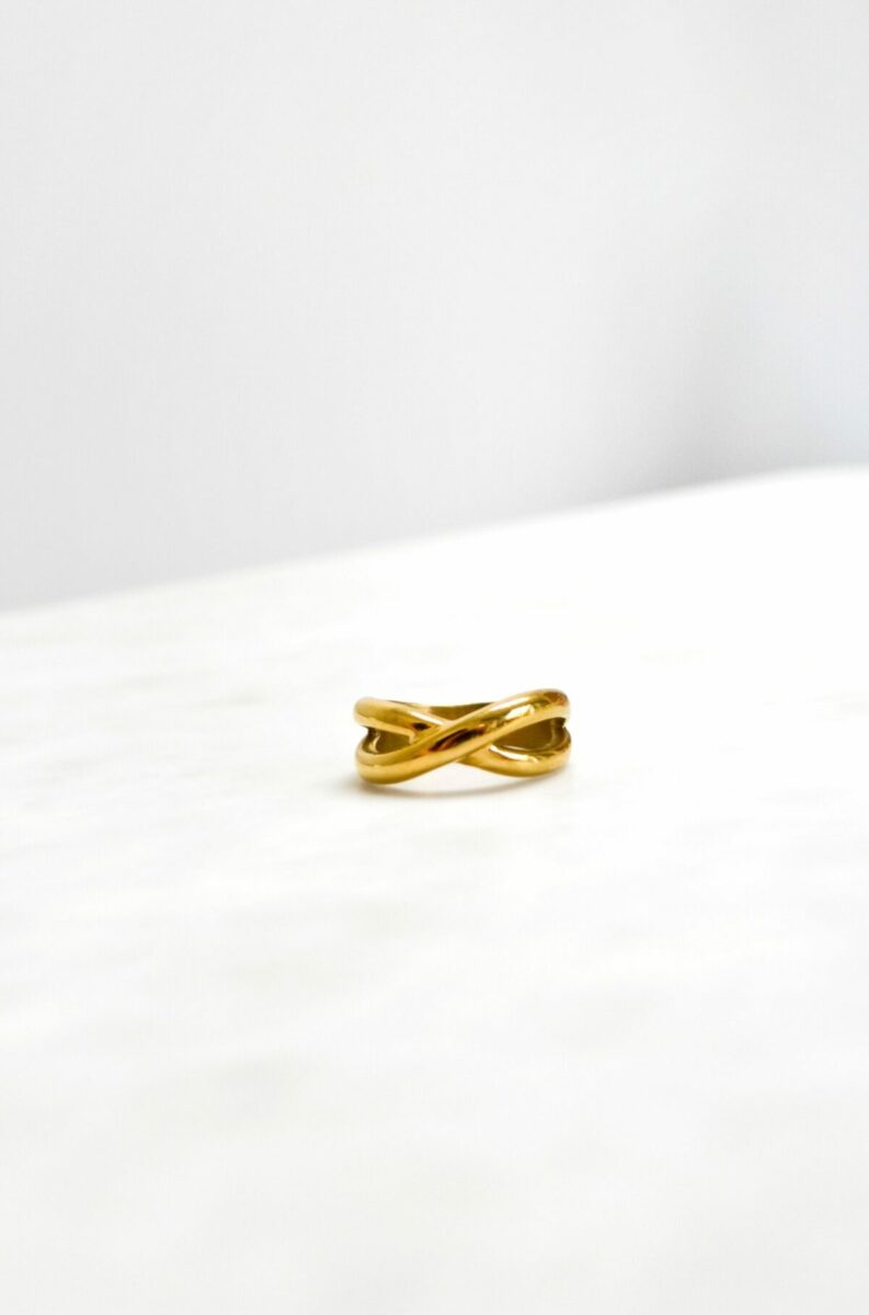 Cross ring gold