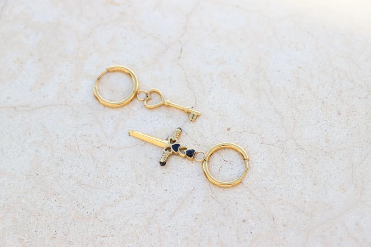 Cupid's dagger hoop gold