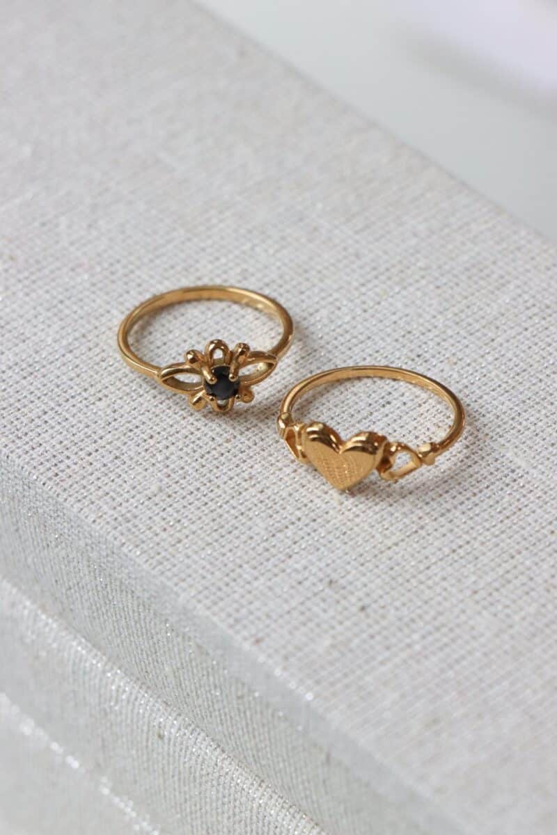 Cupids row ring gold