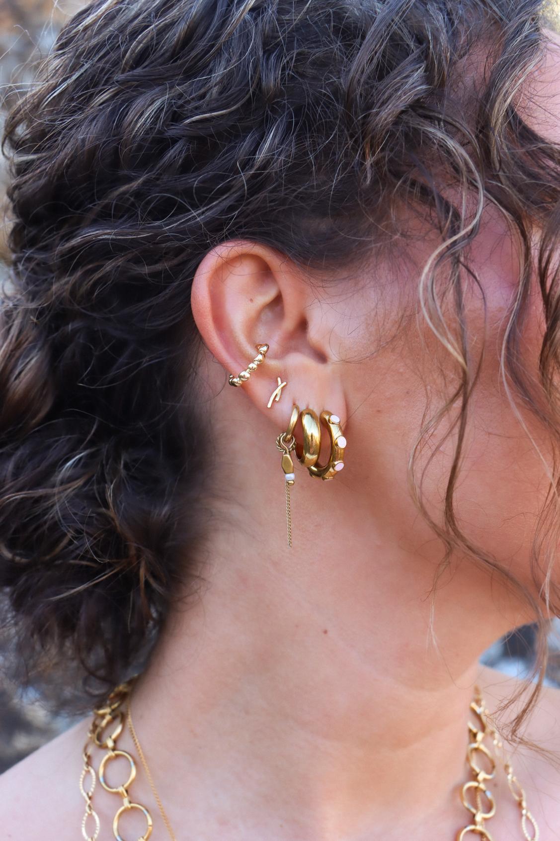Curved gold