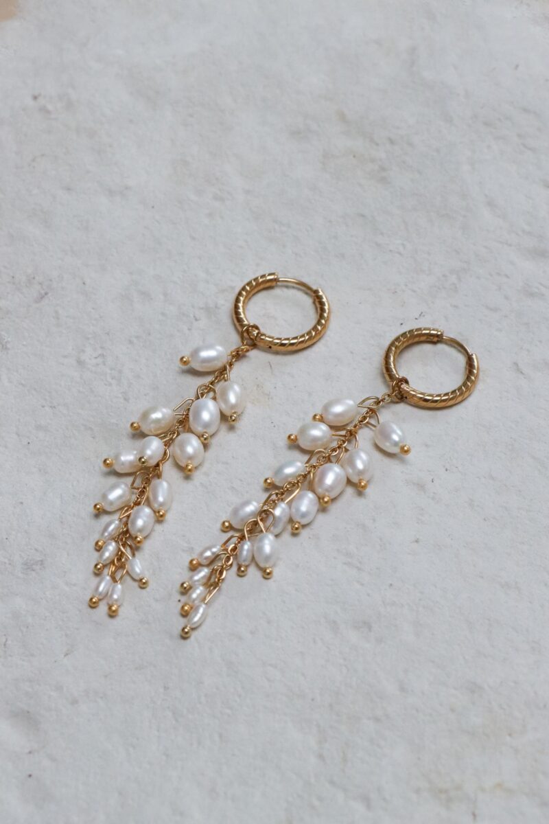 Dancing pearls hoop gold