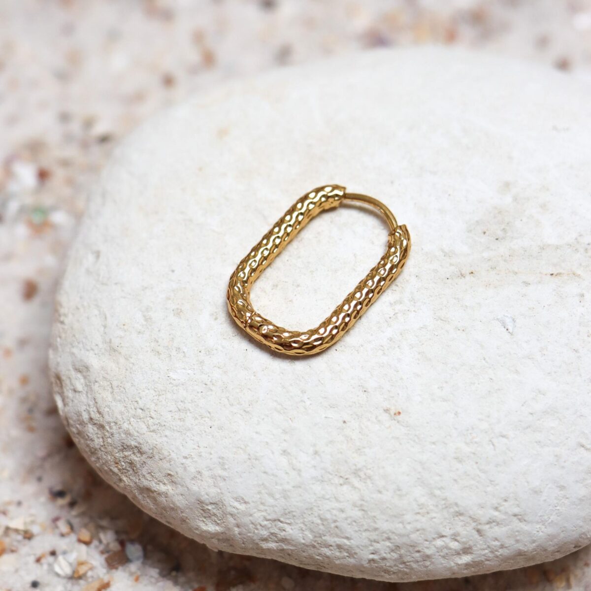 Dottie oval hoop gold