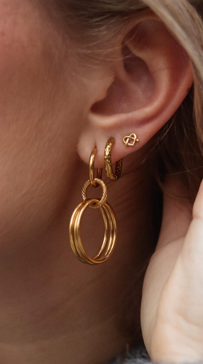 Elegant rounds hoop gold