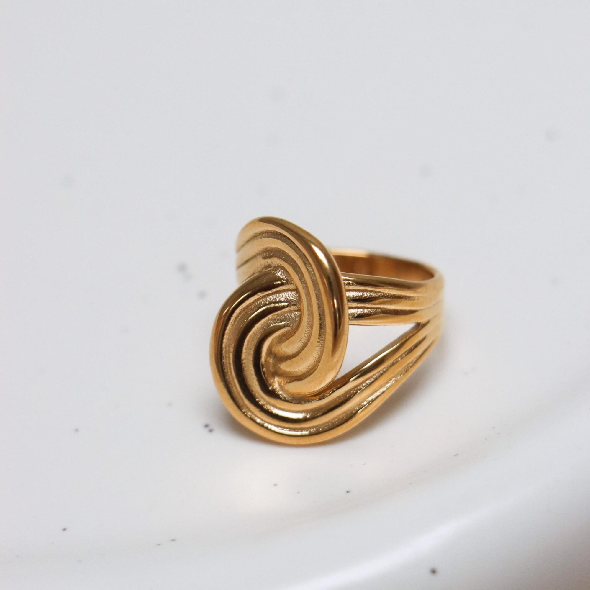 Endless ring gold
