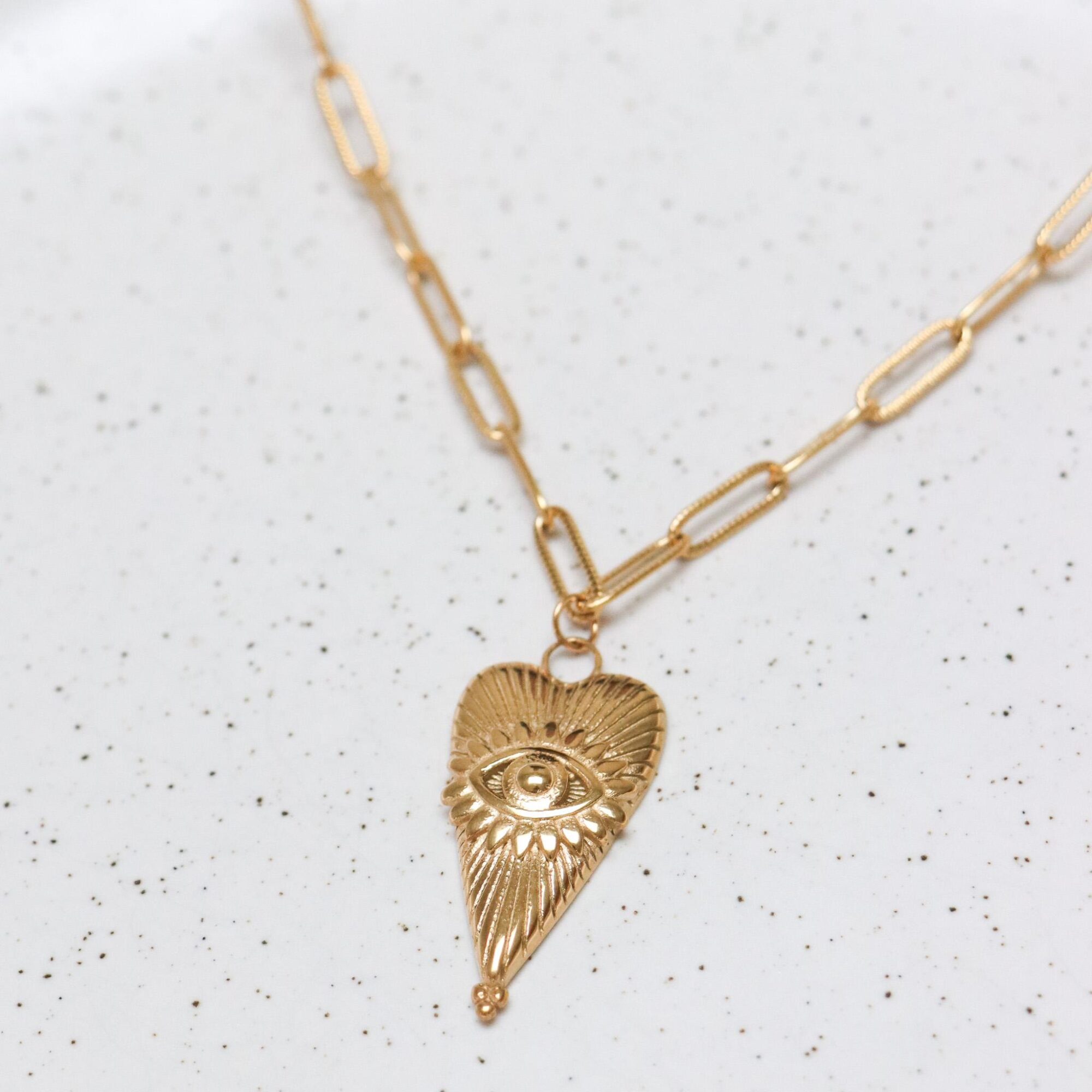 Eye of love necklace gold