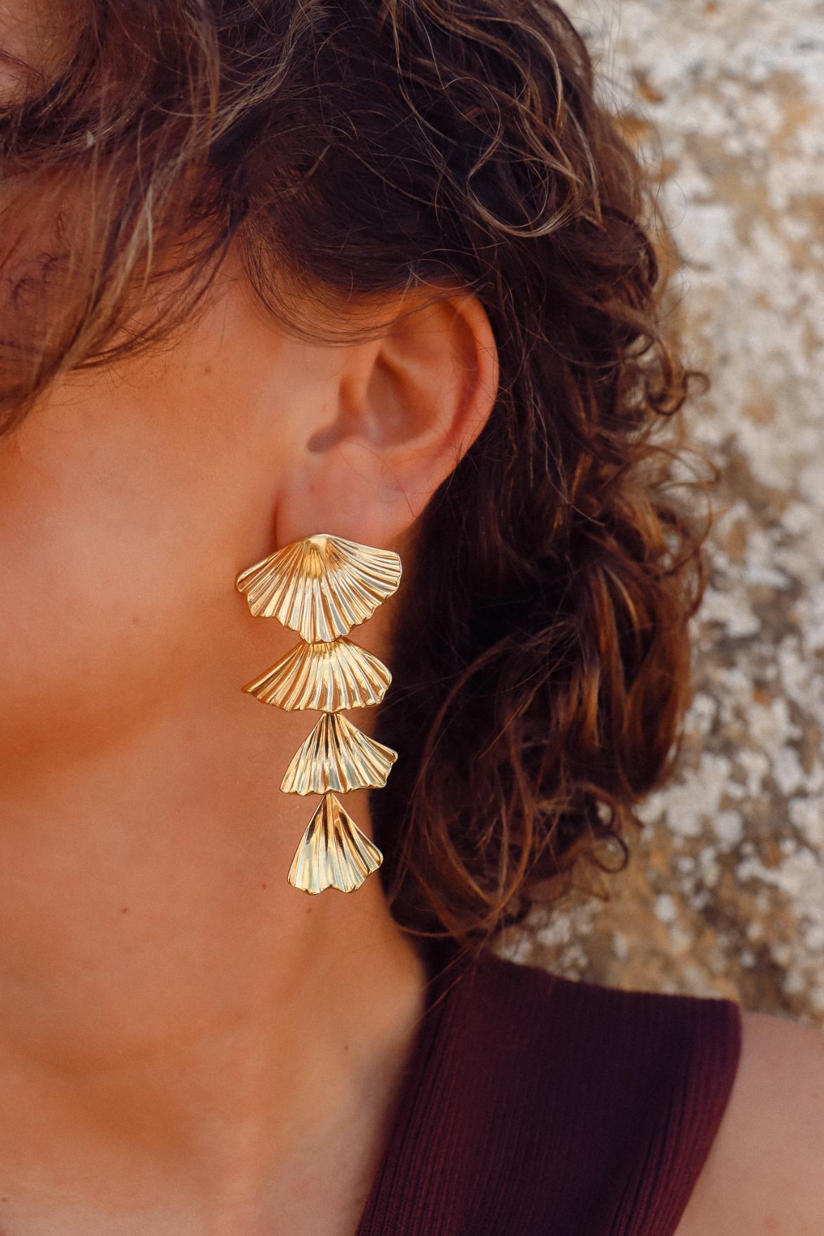 Golden leaf hoop gold