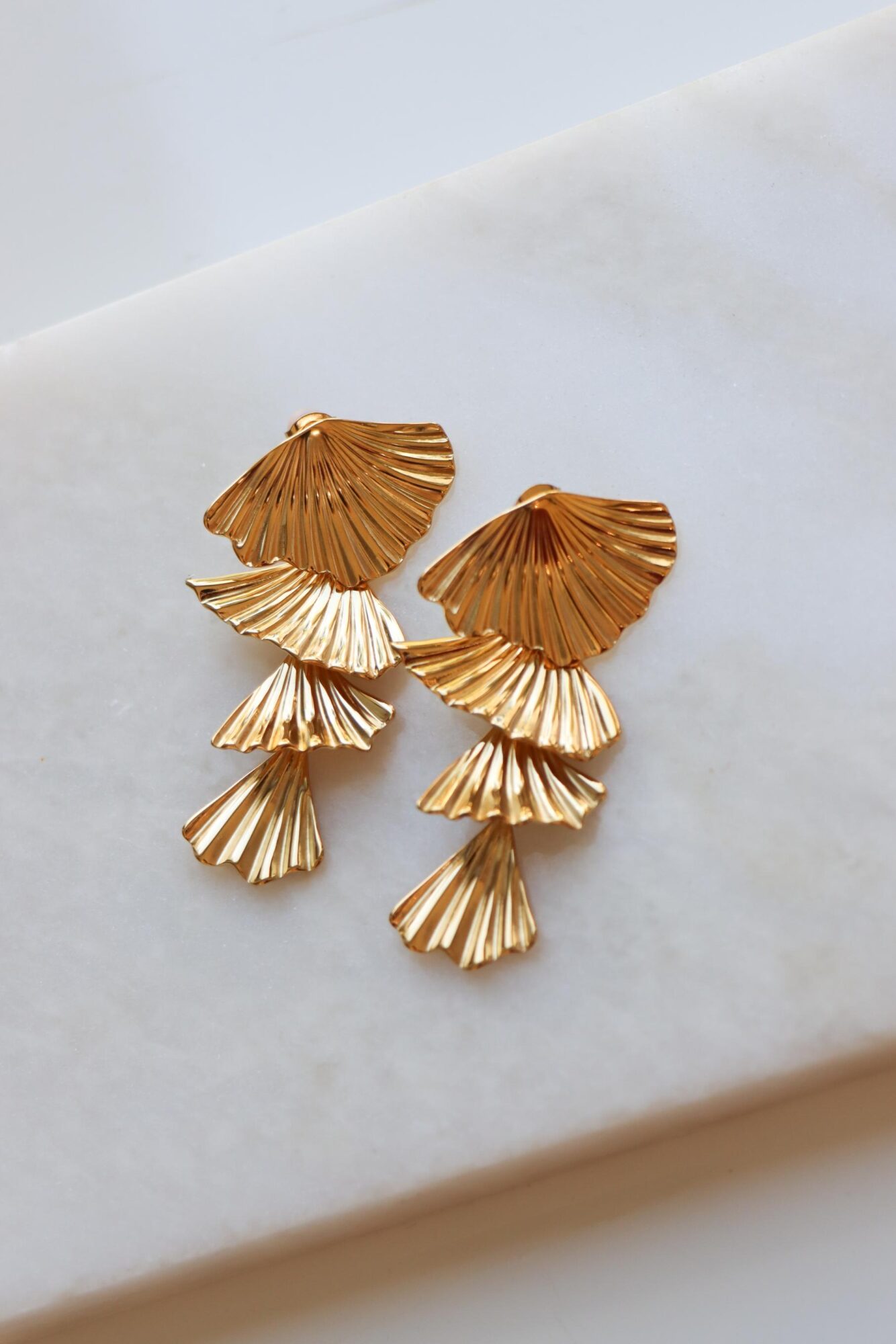 Golden leaf hoop gold