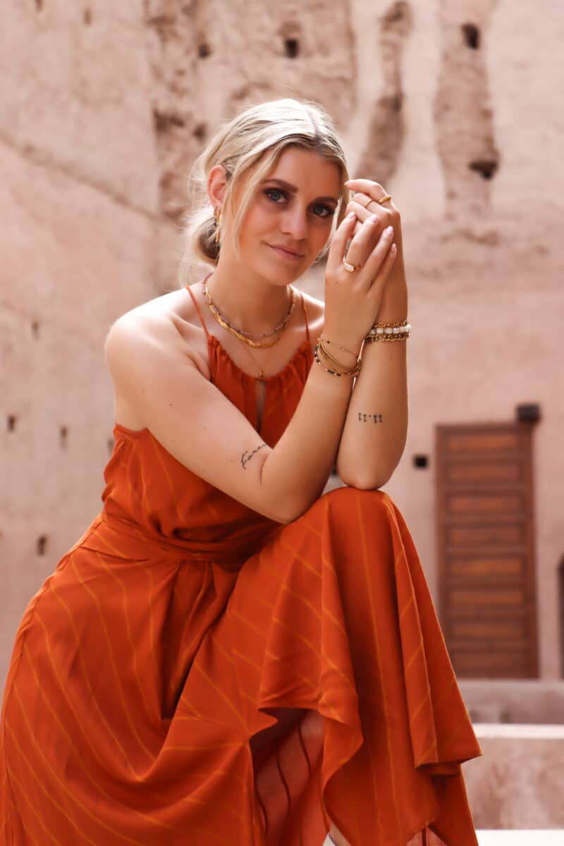 Golden sand necklace gold