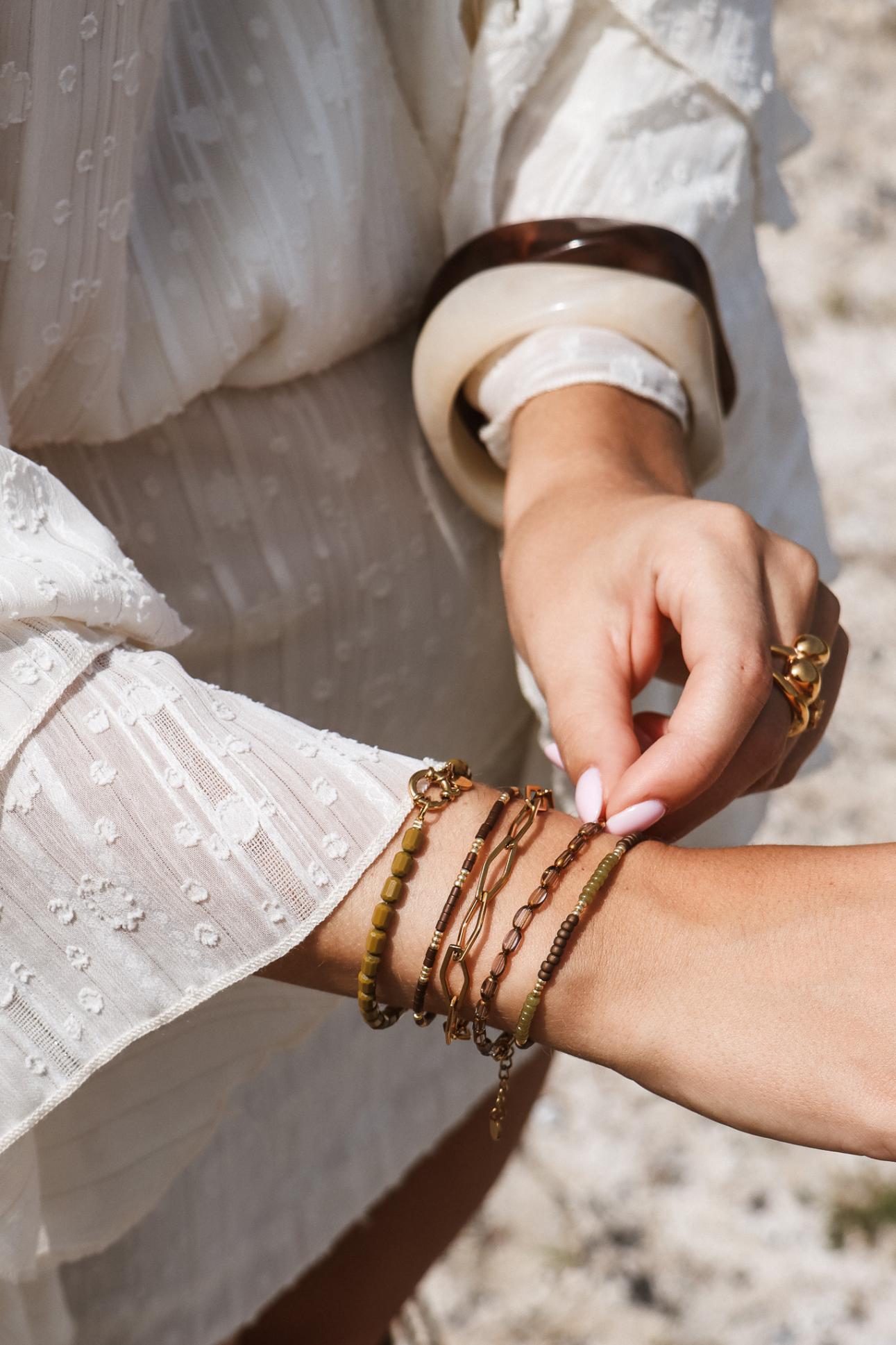 Grey glow bracelet gold