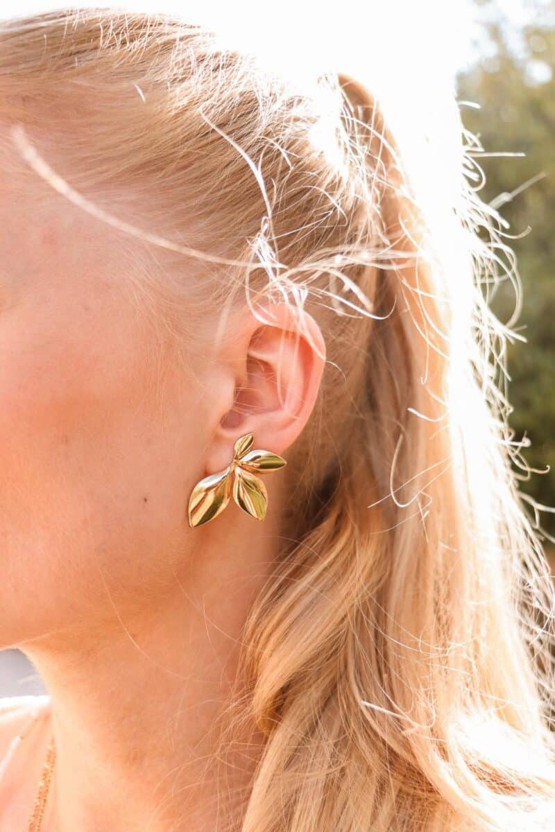 Half flower hoop gold