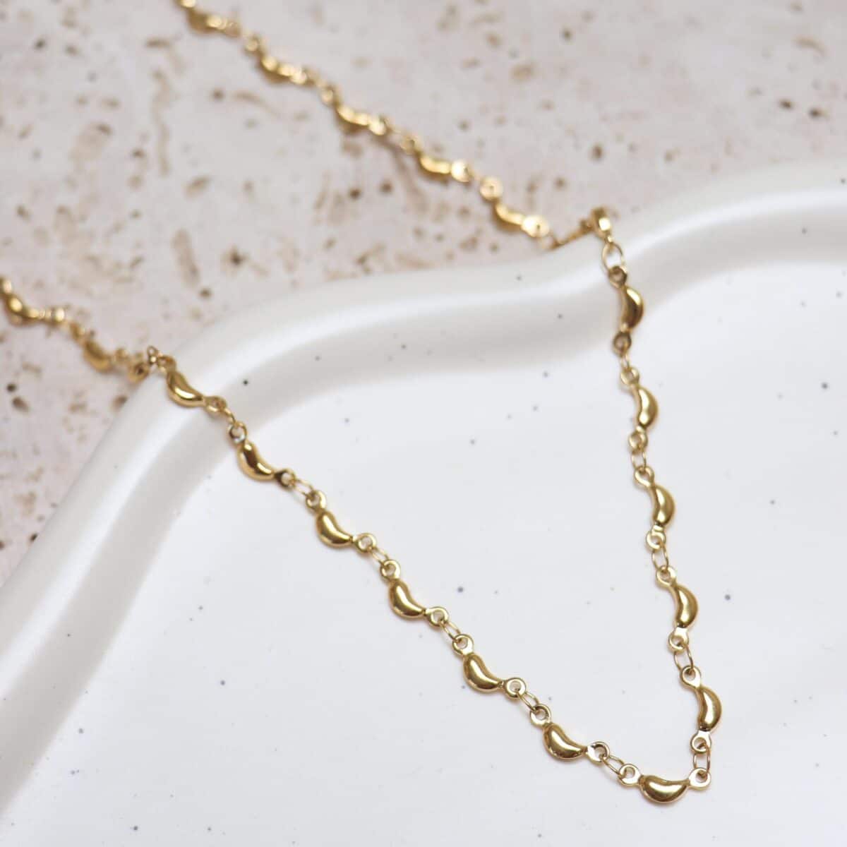 Half moon necklace gold